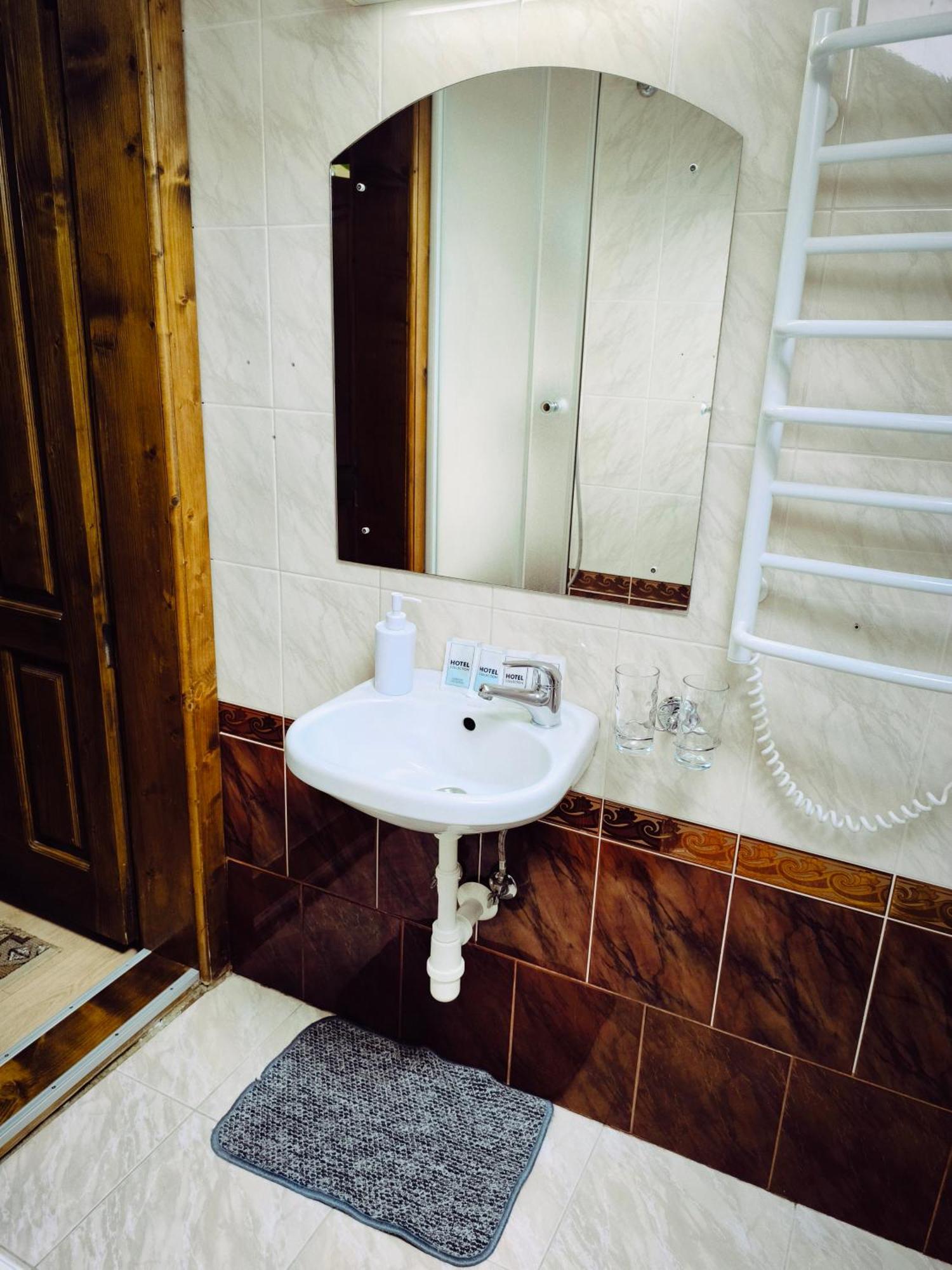 Hotel Delfin Munkács Kültér fotó