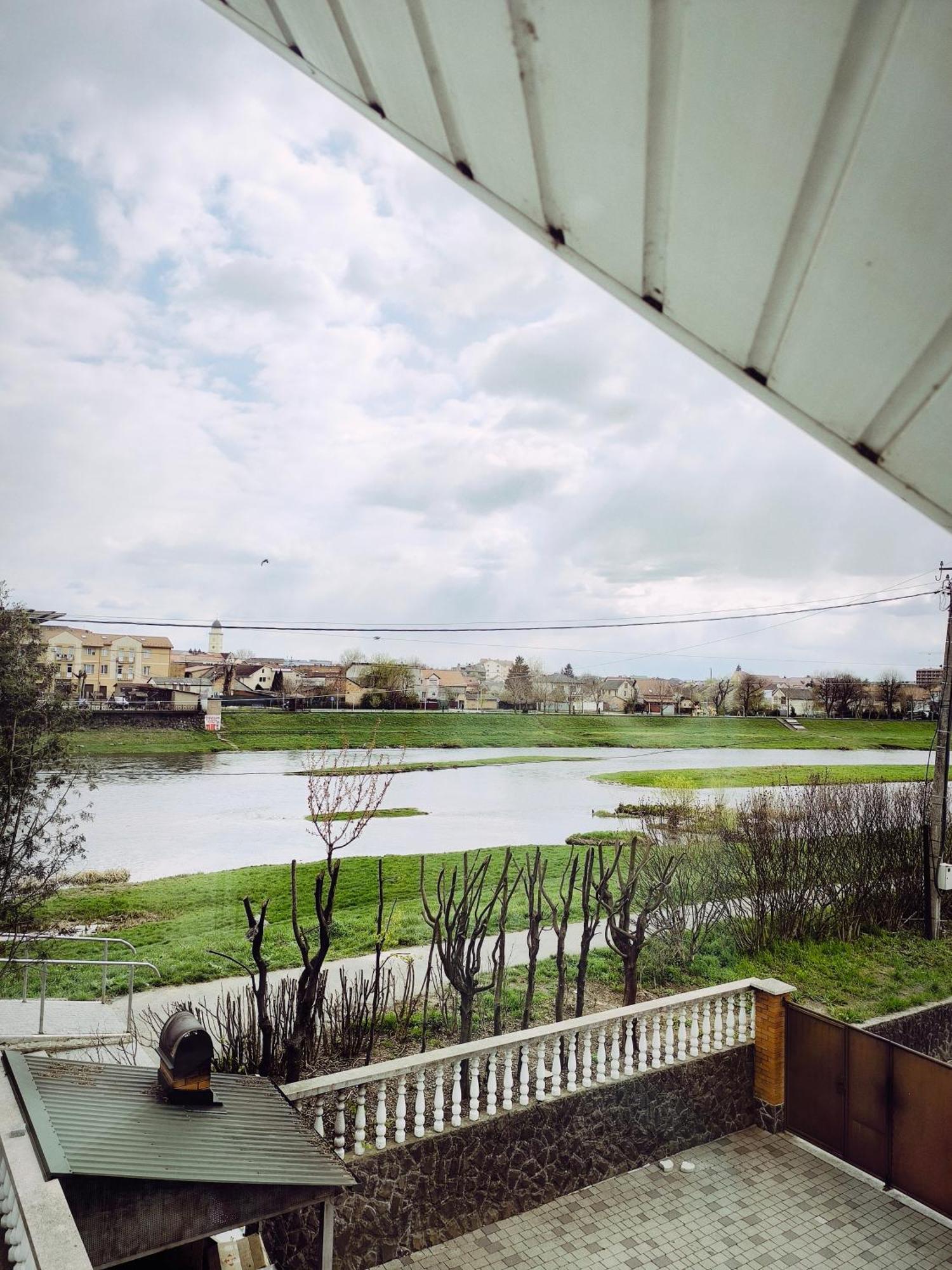 Hotel Delfin Munkács Kültér fotó