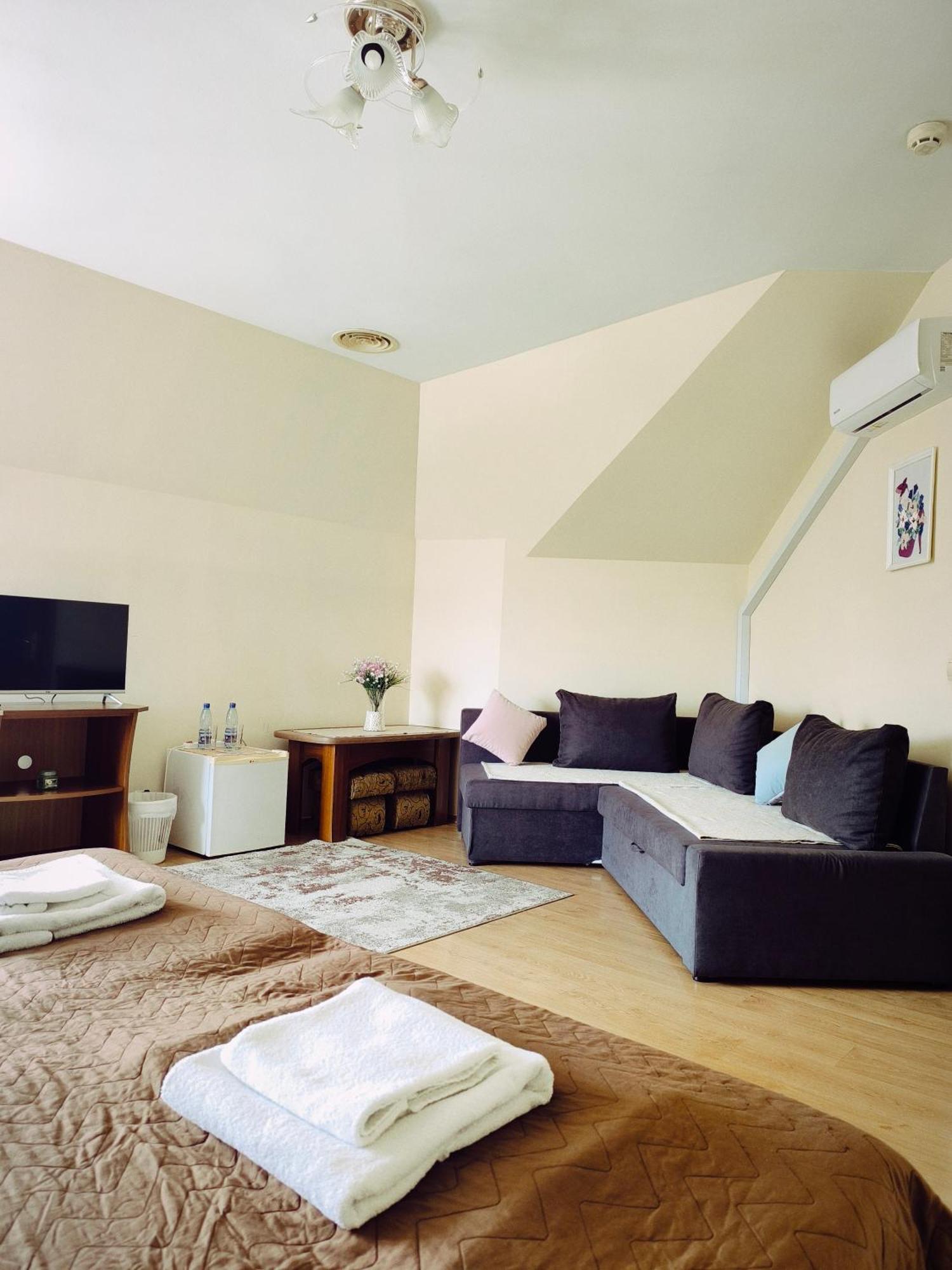 Hotel Delfin Munkács Kültér fotó